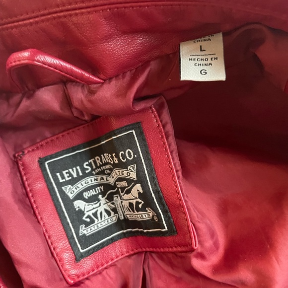 Levi Strauss burgundy leather jacket.  Womens large - Picture 3 of 5